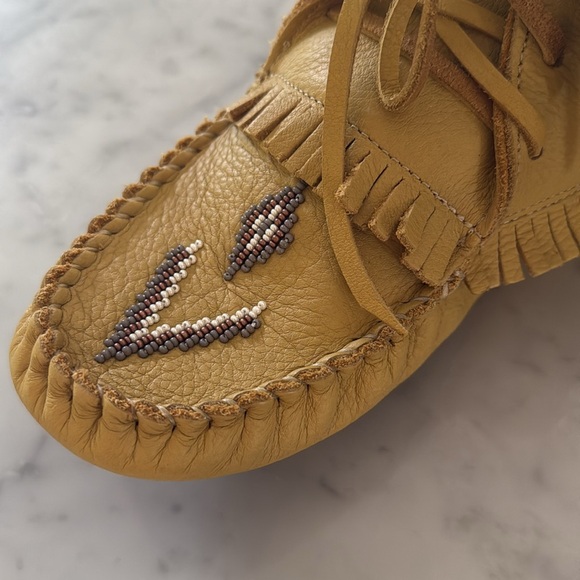 Manitobah Mukluks Unisex Indigenous Leather Moccasins Men’s 9 Women’s 11 - Picture 3 of 10